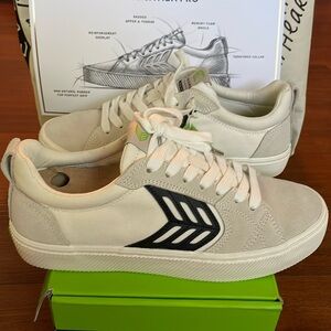 Cariuma Size 9.5 Women’s or 8 Men’s